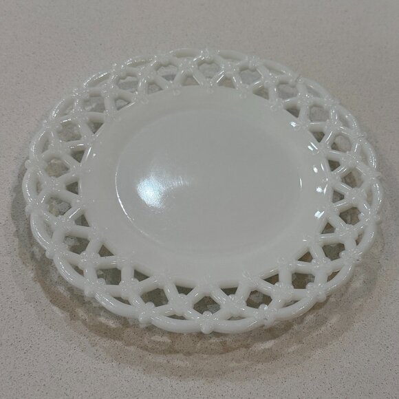 Vintage 1940s Milk Glass Lace Edge Plate - Picture 2 of 5
